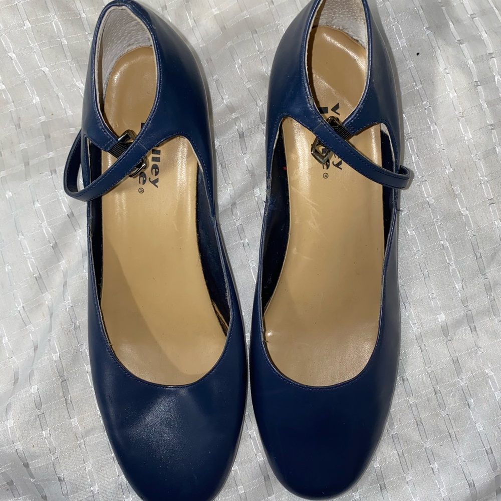 Vintage short heels shoes